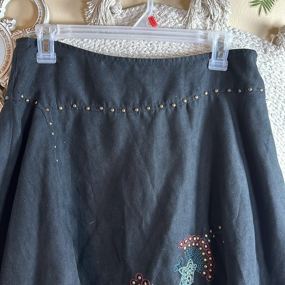 Black suede Lucky skirt with floral print - Picture 2 of 9